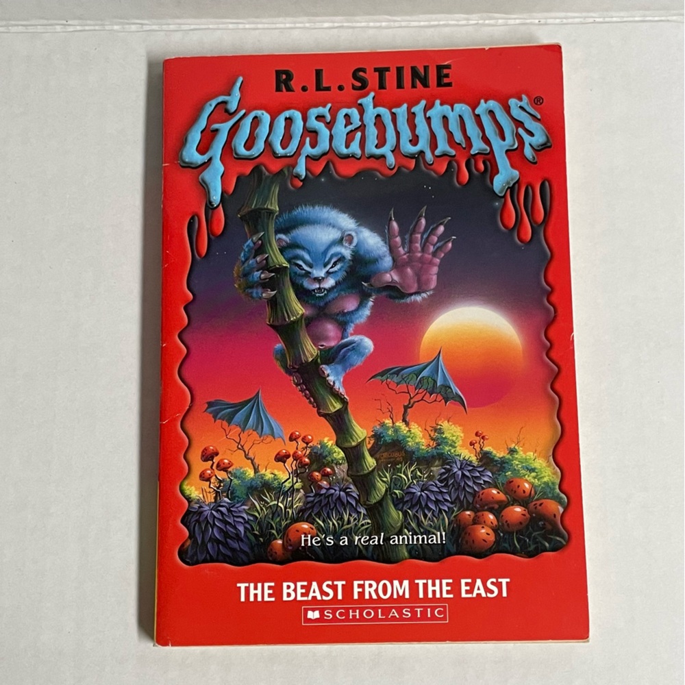 🦋$5🦋 Goosebumps The Beast From the East R.L. Stine kids book